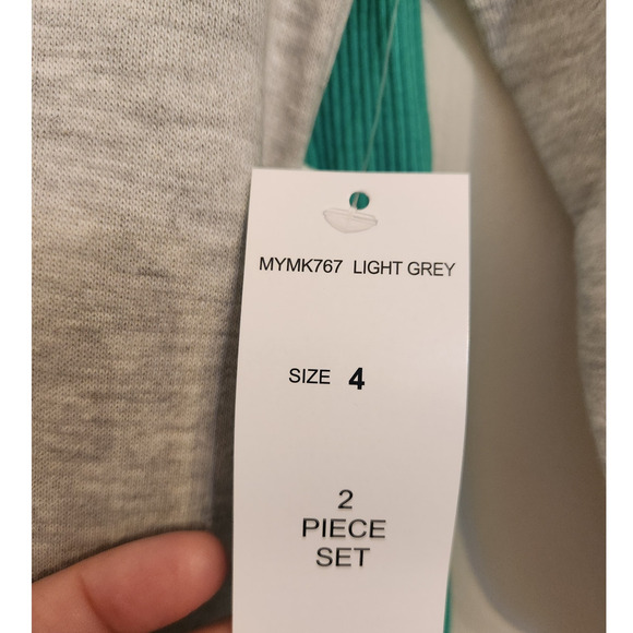 NWT Minnie Mouse Girls Sweatshirt Shorts Set Disney Disneyworld 4T - Picture 5 of 8